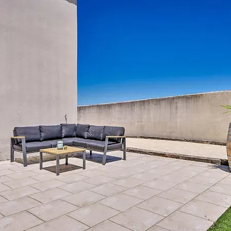 Сasa de vacaciones Lovely In With Outdoor Swimming Pool Nimes