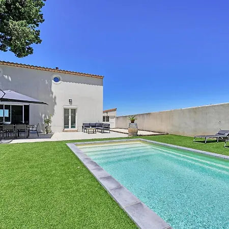 Lovely In With Outdoor Swimming Pool Holiday home *
