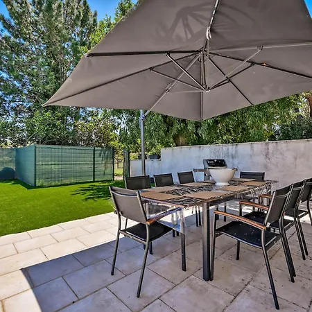 Holiday home Lovely In With Outdoor Swimming Pool Nimes